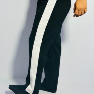 Alternative view of 𝐑𝐞𝐥𝐚𝐱𝐞𝐝 𝐅𝐢𝐭 𝐂𝐚𝐬𝐮𝐚𝐥 𝐉𝐨𝐠𝐠𝐞𝐫𝐬 𝐁𝐥𝐚𝐜𝐤